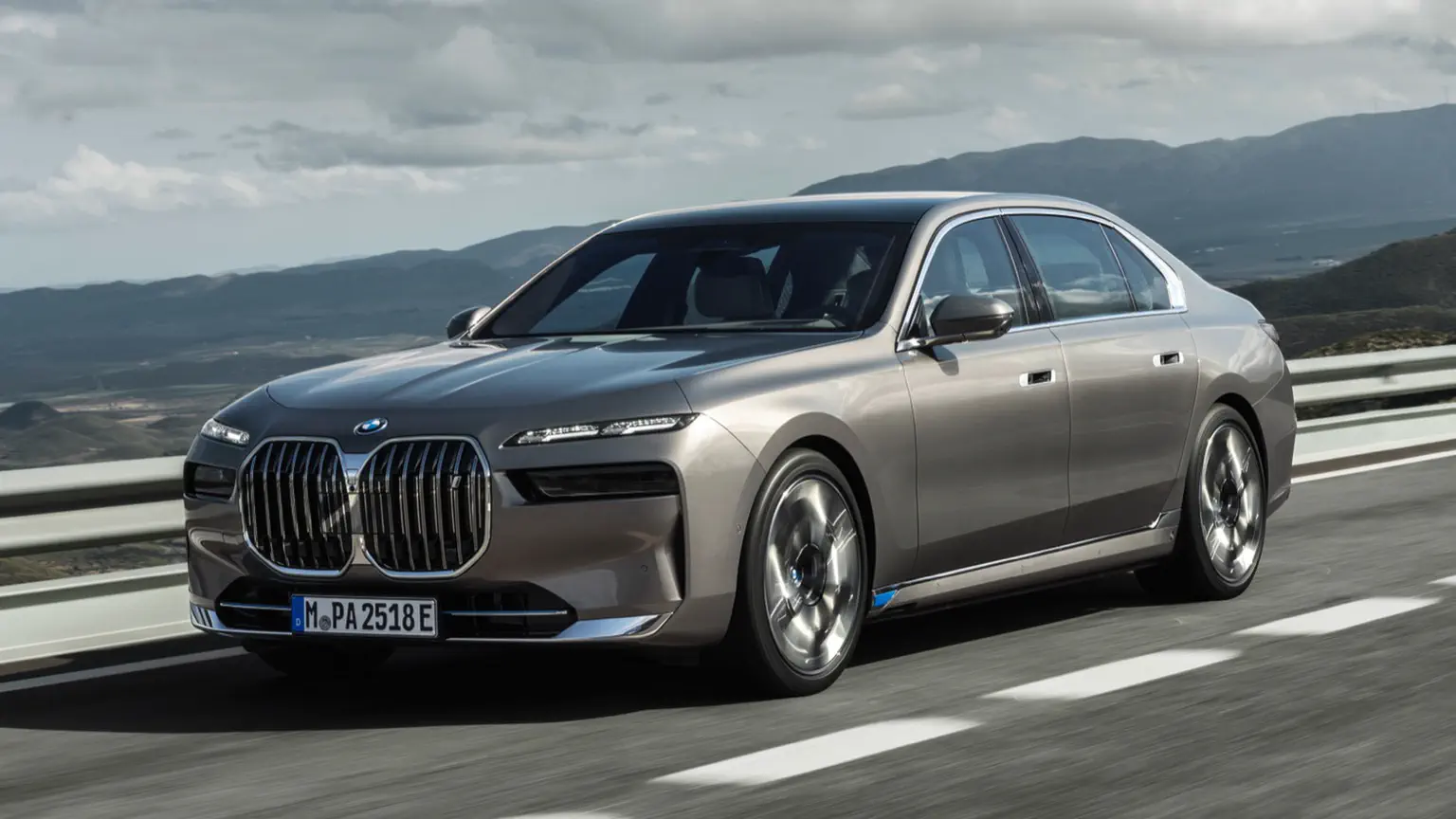 BMW vs Mercedes-Benz: pioniers in mobiliteit en luxe
