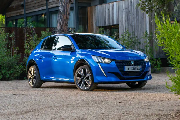 Elektrische auto kopen - Peugeot e-208