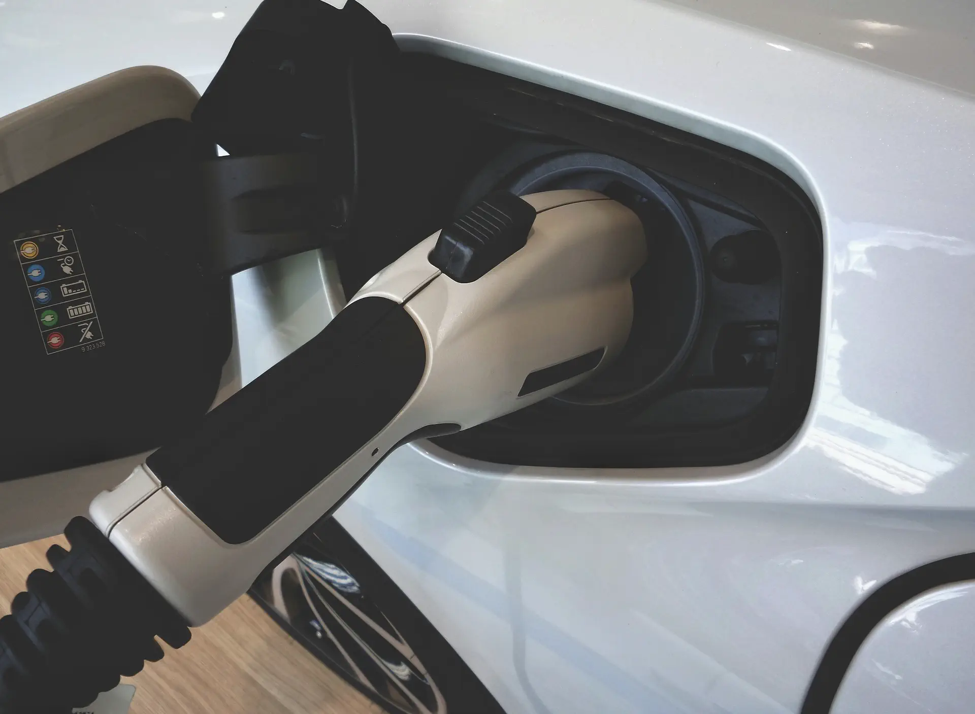 Waarom jouw auto op papier zuiniger lijkt dan in werkelijkheid – De verschillen tussen NEDC, WLTP en EPA