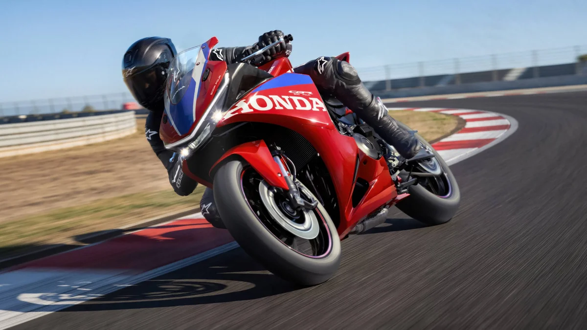 Honda introduceert de CBR500R FOUR en vernieuwt de CBR600RR