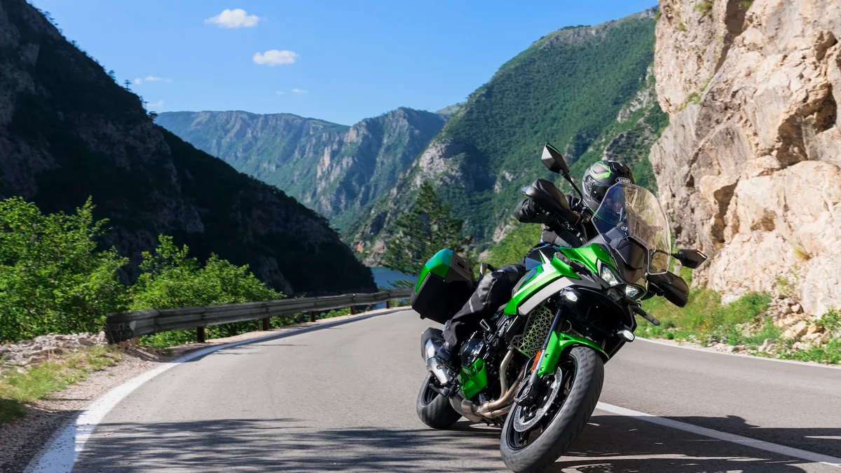 Kawasaki introduceert de nieuwe Versys 900 met Z900-motor