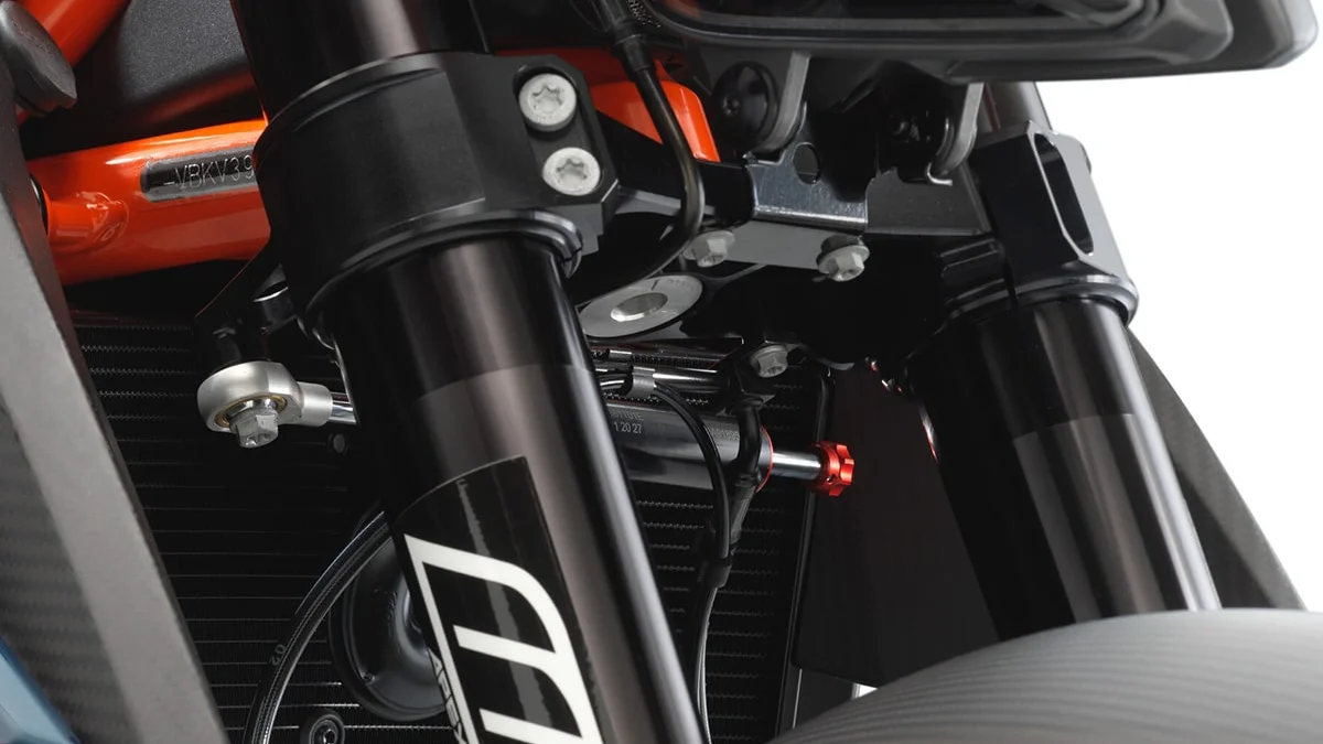 KTM roept 1290 Super Duke RR en Brabus 1300 R motoren terug