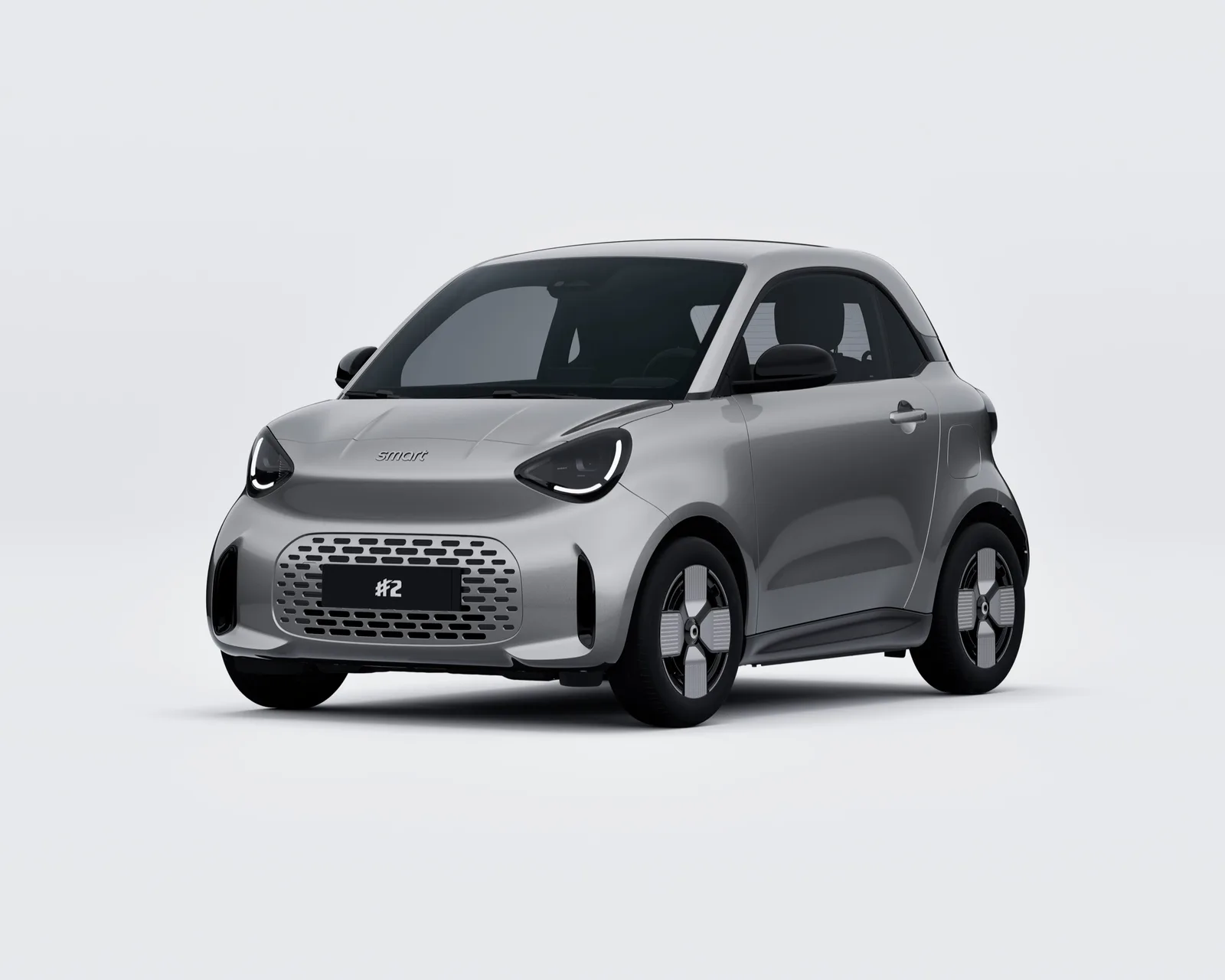 Zilvergrijze smart #2 Pure+ van schuin voren in een lichte studio