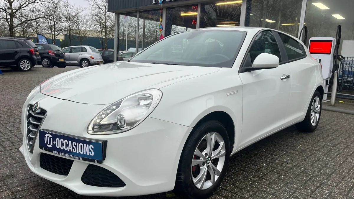 Alfa Romeo Giulietta (2015) — foto 1