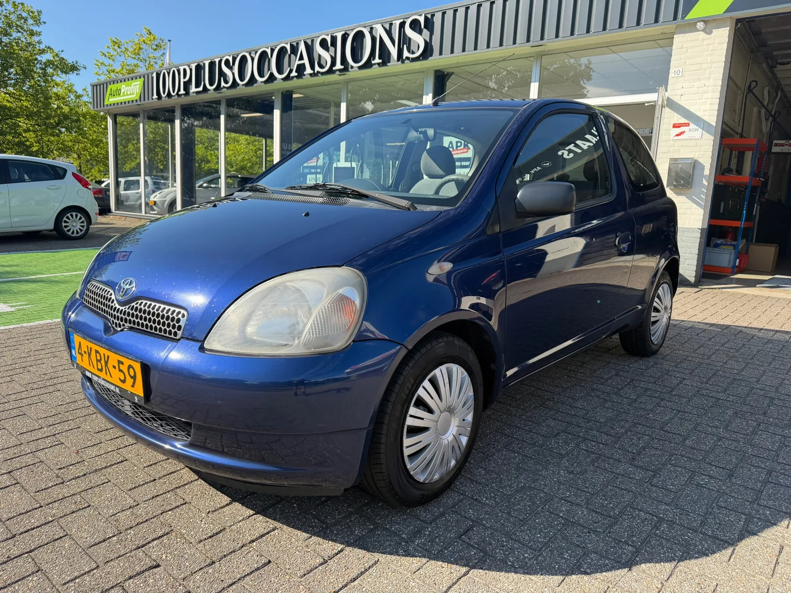 Toyota Yaris (2000) — foto 1
