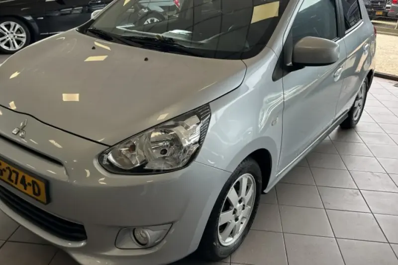 Mitsubishi Space (2015)