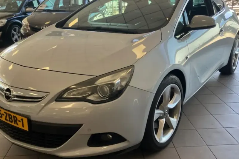 Opel Astra (2012)