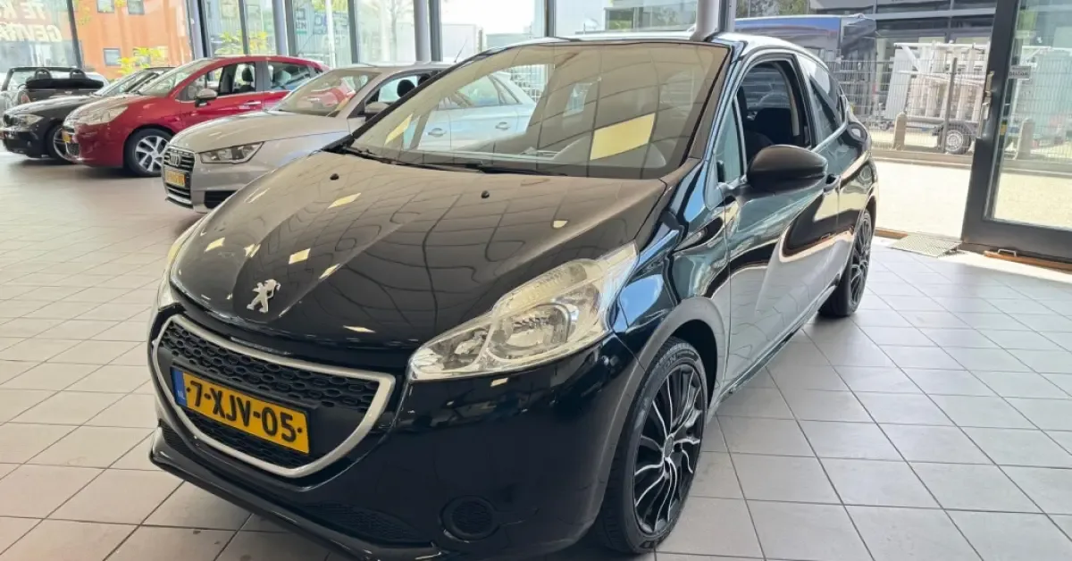 Peugeot 208 (2014) — foto 1