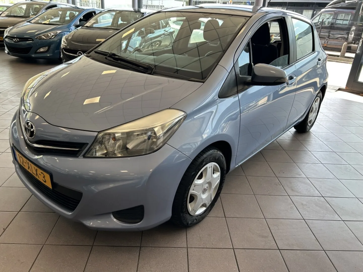 Toyota Yaris (2012) — foto 1