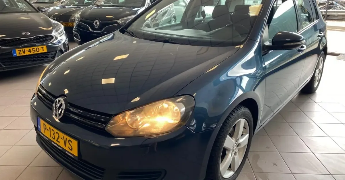 Volkswagen Golf (2022) — foto 1