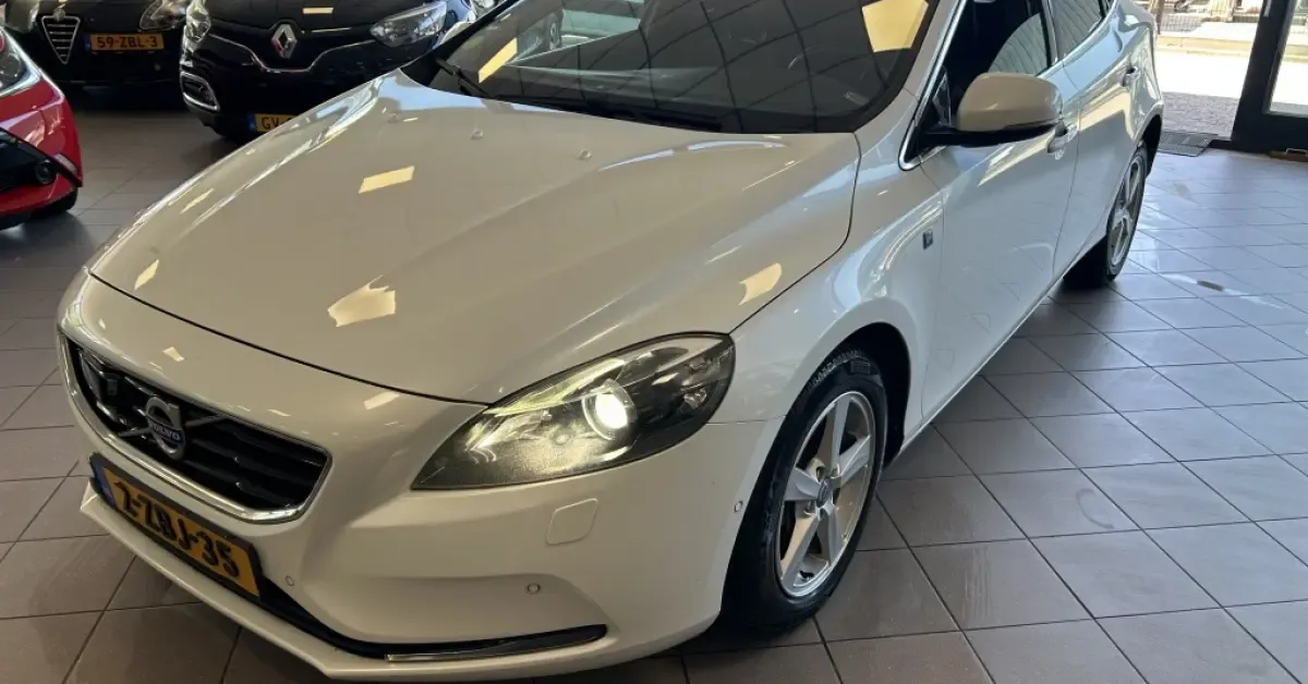 Volvo V40 (2014) — foto 1