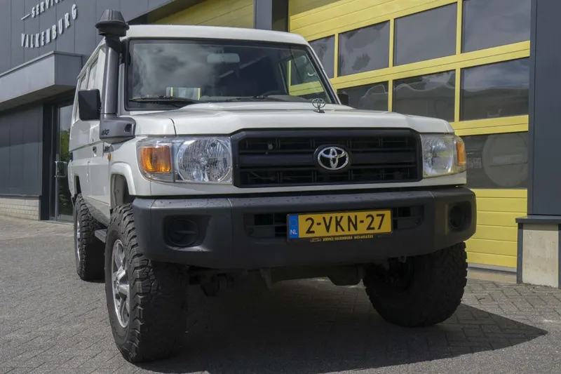 Toyota Land Cruiser (2010)