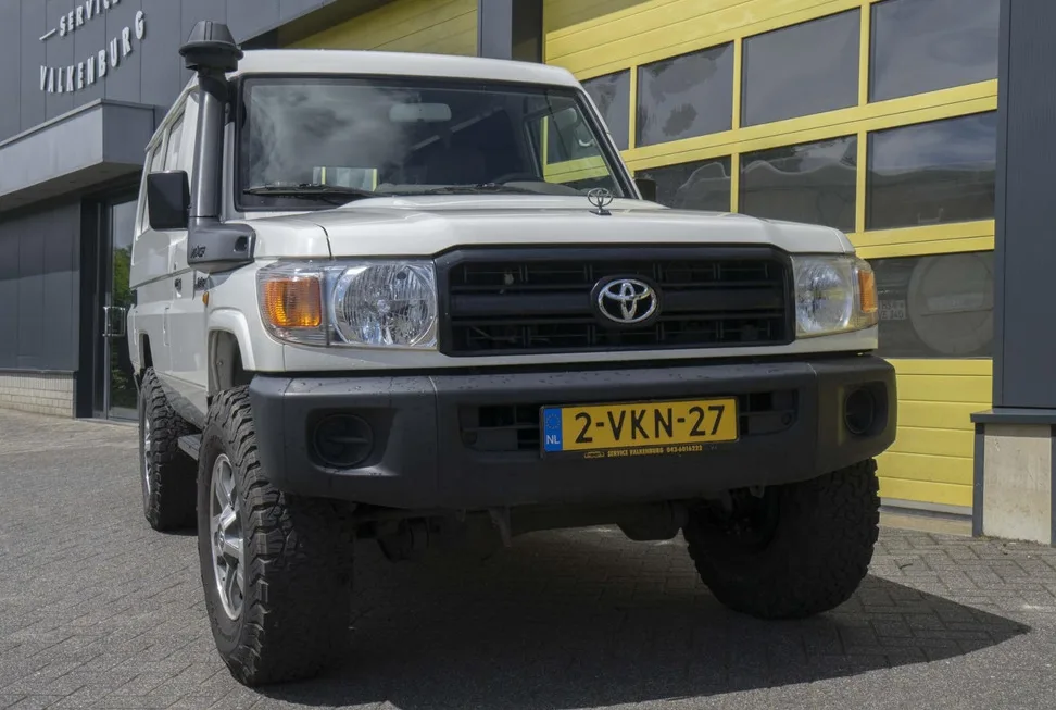 Toyota Land Cruiser (2010) — foto 1