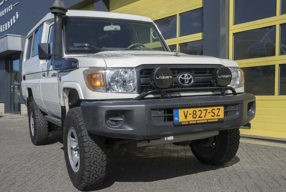 Toyota Land Cruiser (2014) — foto 1
