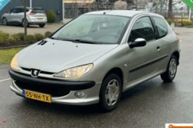 Peugeot 206 (2003)