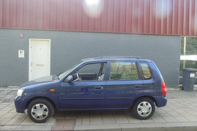 Mazda Demio (2002)