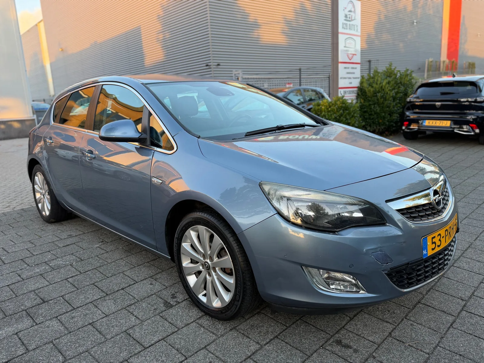 Opel Astra (2011) — foto 1