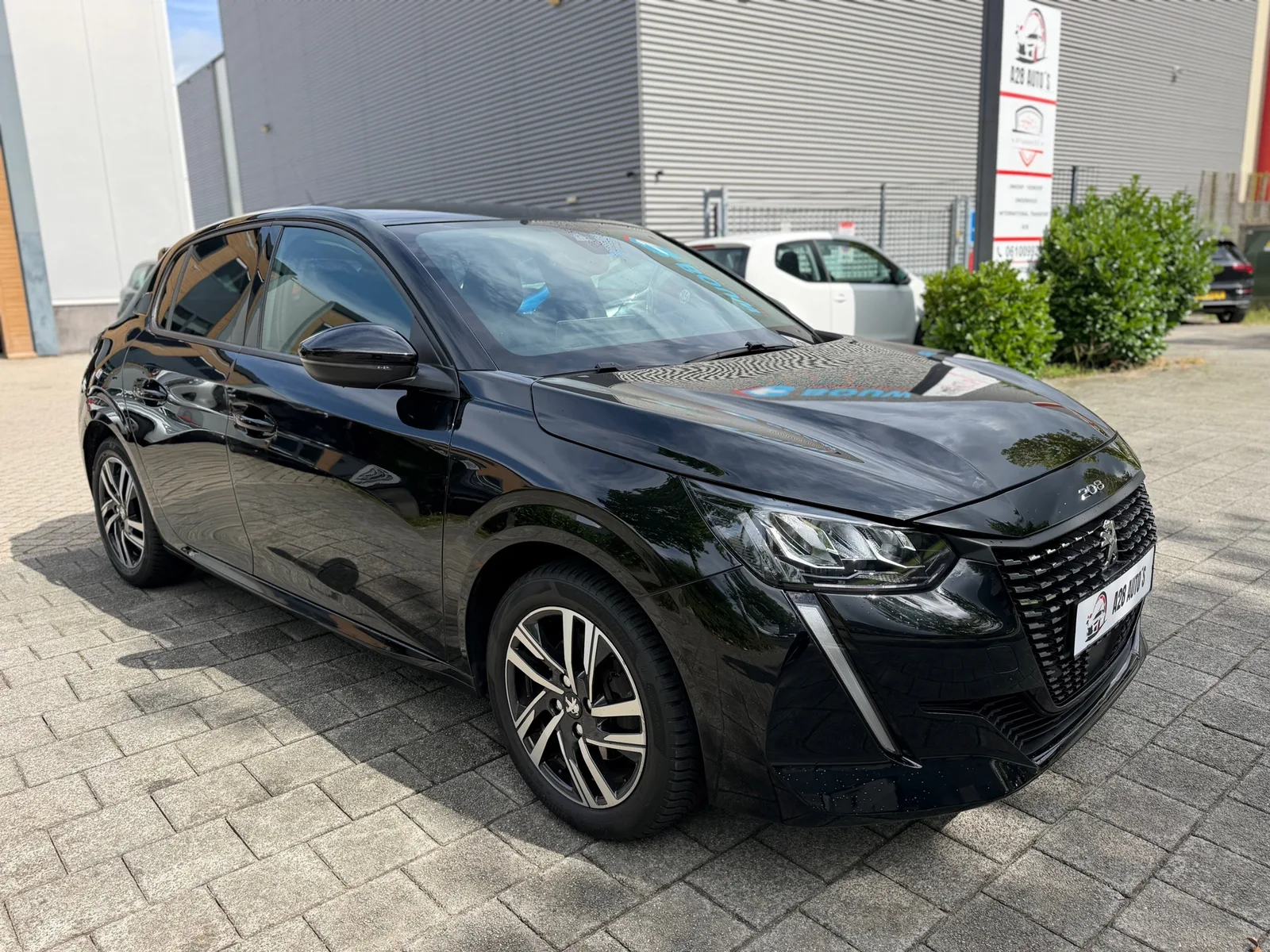 Peugeot 208 (2021) — foto 1