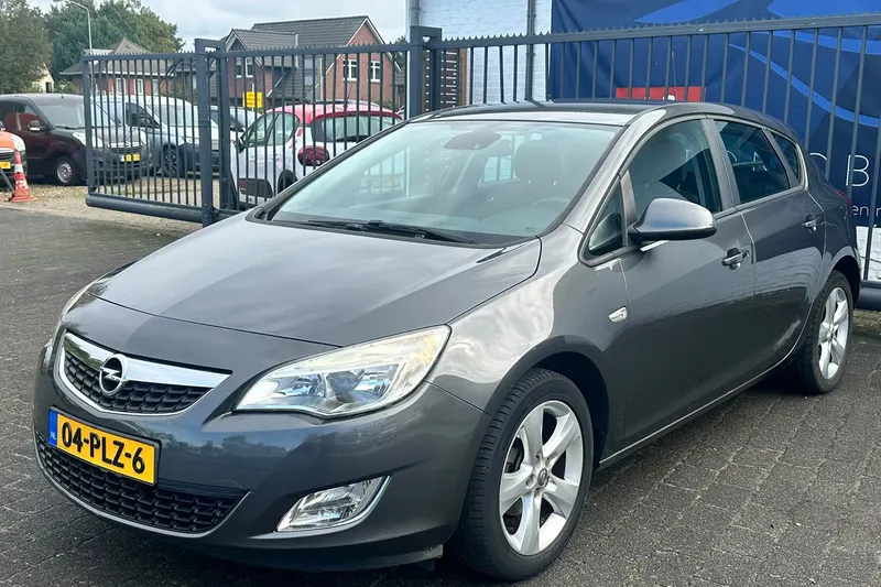 Opel Astra (2011)