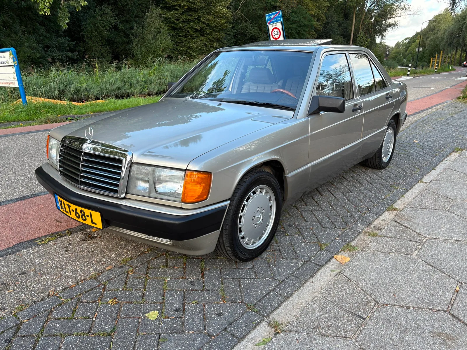 Mercedes-Benz 190-Serie (1990) — foto 1
