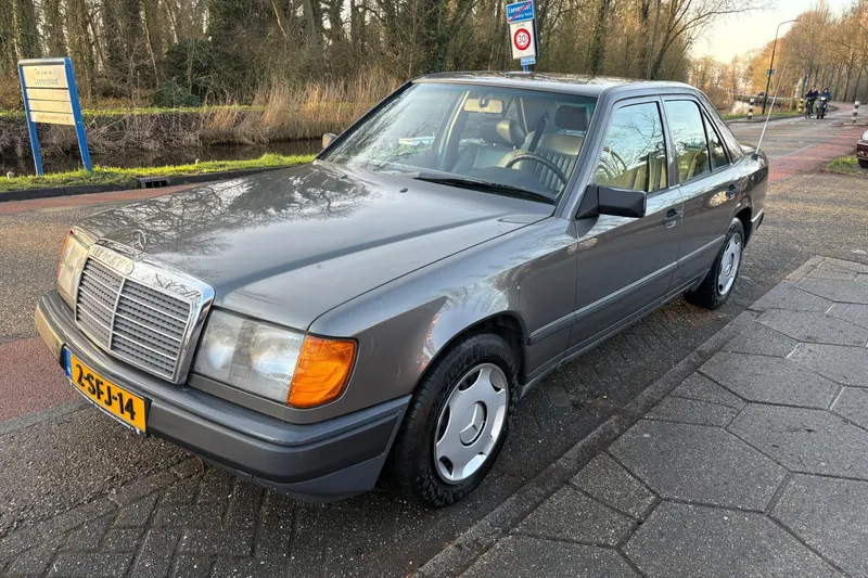 Mercedes-Benz 200-500 (1989)