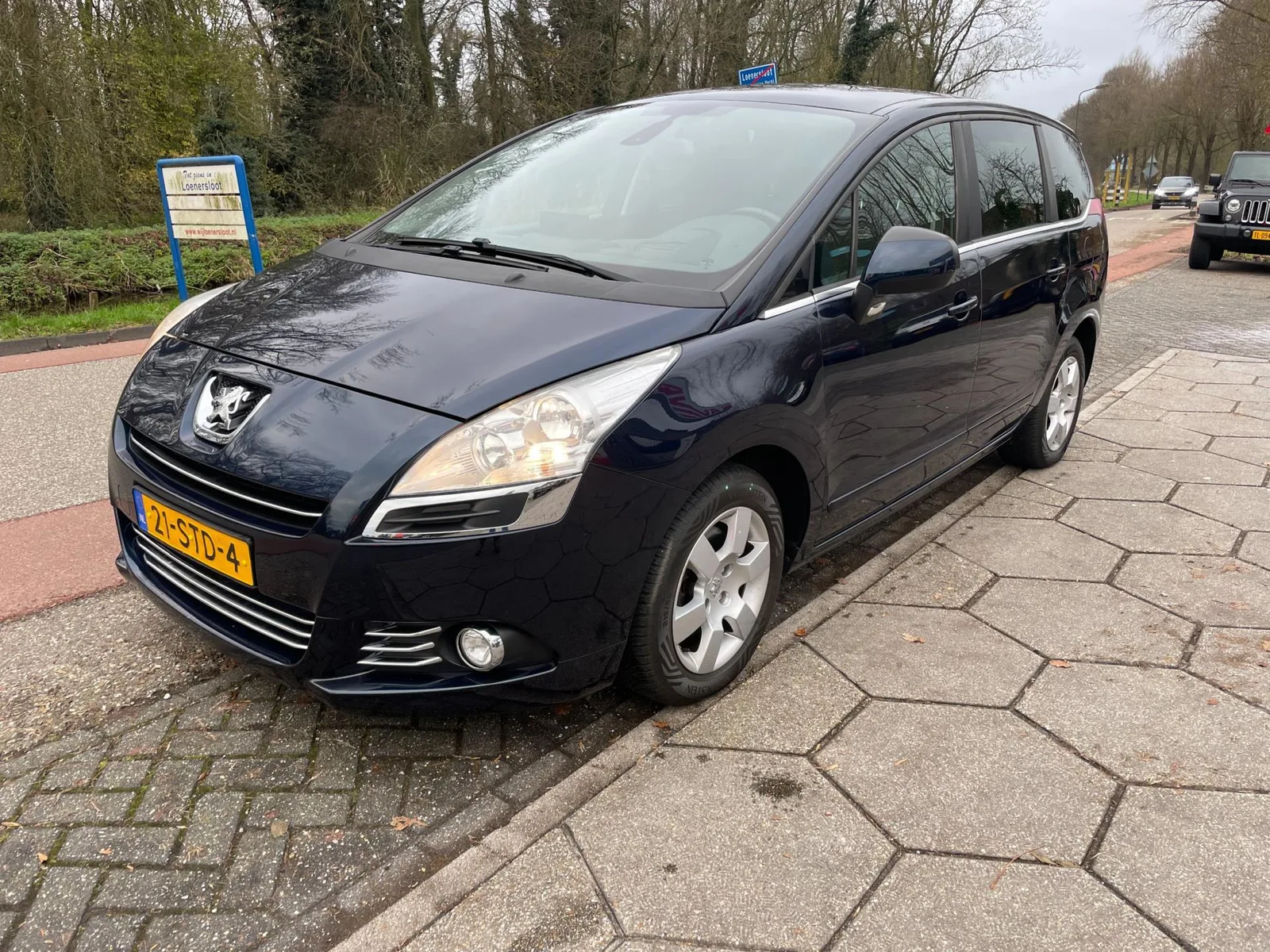 Peugeot 5008 (2011) — foto 1