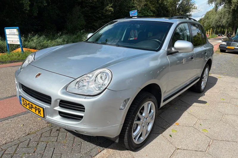 Porsche Cayenne (2005)