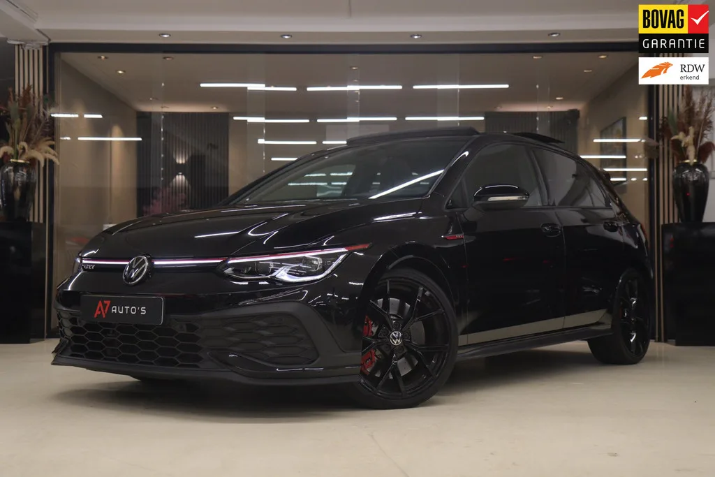 Volkswagen Golf (2021) — foto 1