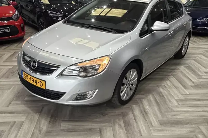 Opel Astra (2011)