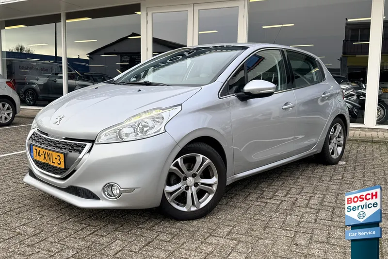 Peugeot 208 (2012)