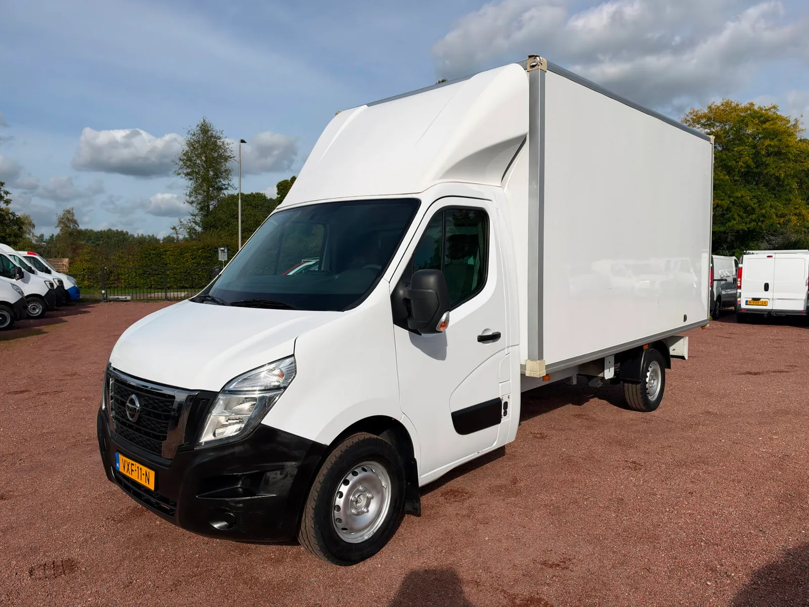 Nissan Interstar (2023) — foto 1