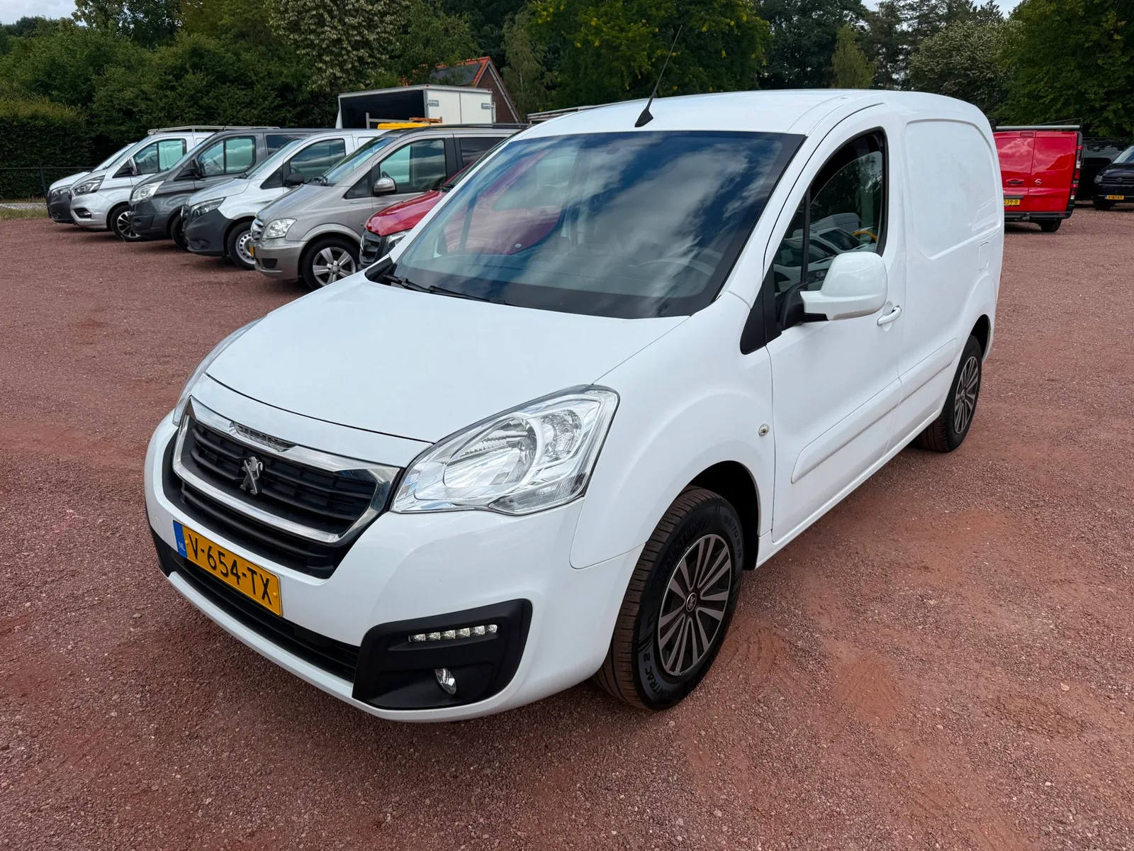 Peugeot Partner (2018) — foto 1