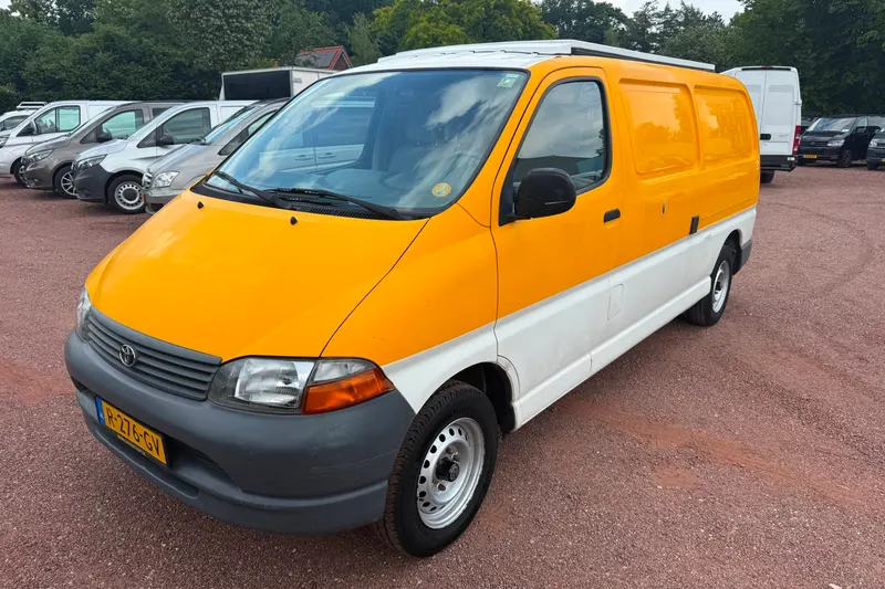 Toyota HIACE (2005)