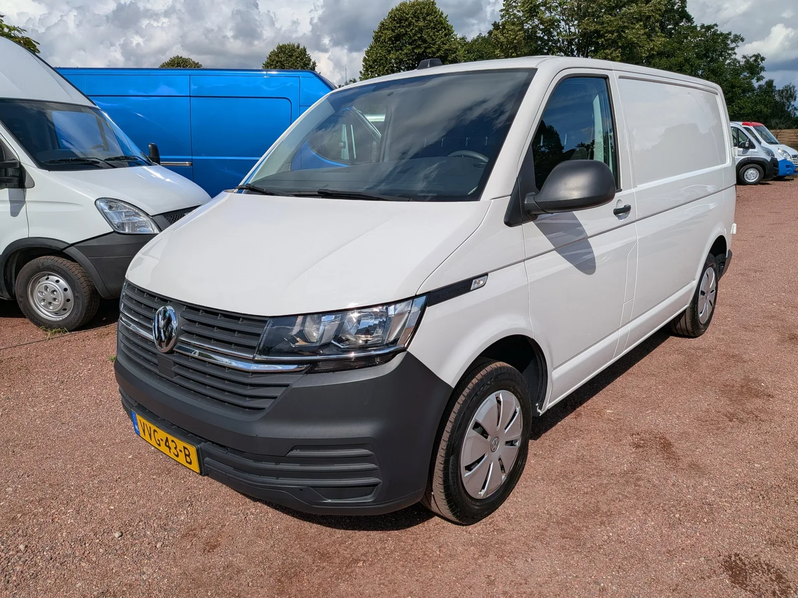 Volkswagen Transporter (2023) — foto 1