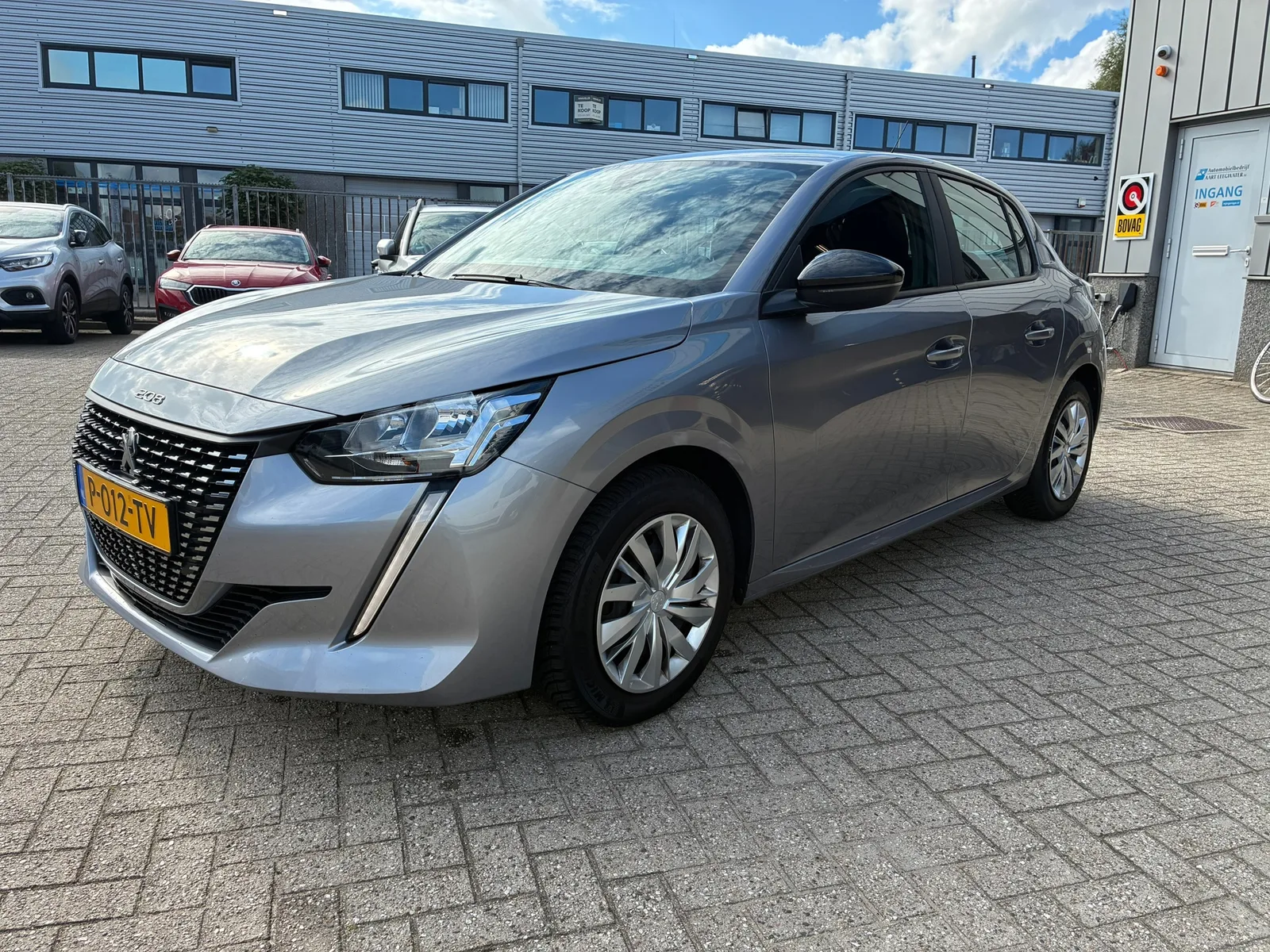 Peugeot 208 (2022) — foto 1