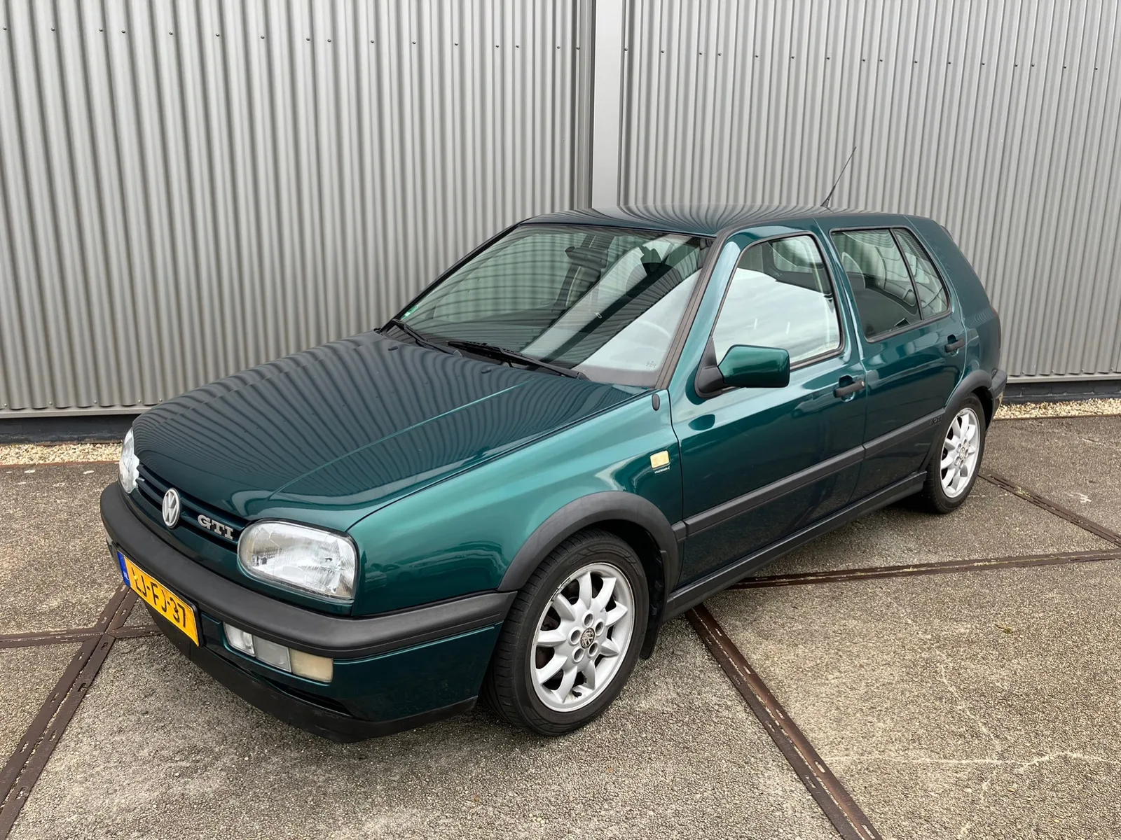 Volkswagen Golf (1995) — foto 1