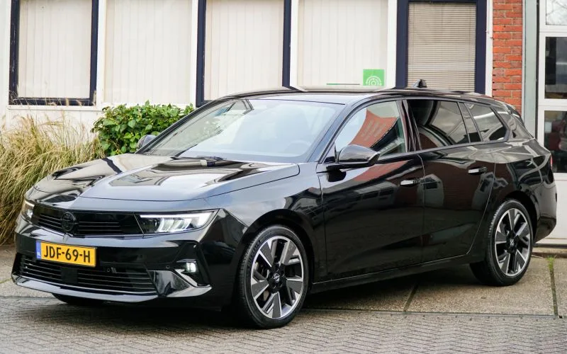 Opel Astra (2024) — foto 1