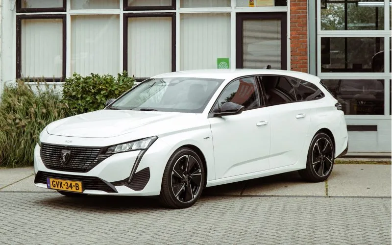 Peugeot 308 (2022) — foto 1