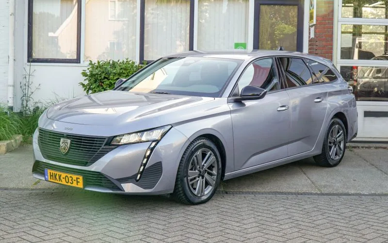 Peugeot 308 (2023) — foto 1