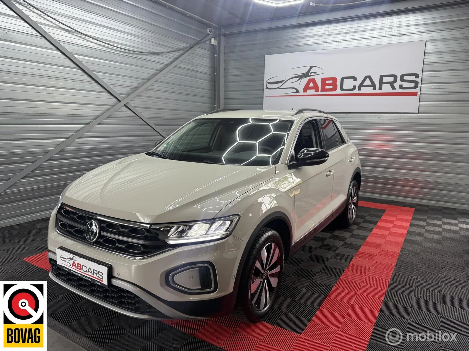 Volkswagen T-Roc (2025) — foto 1