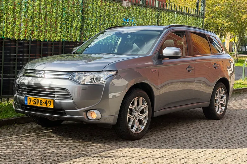 Mitsubishi Outlander (2013)