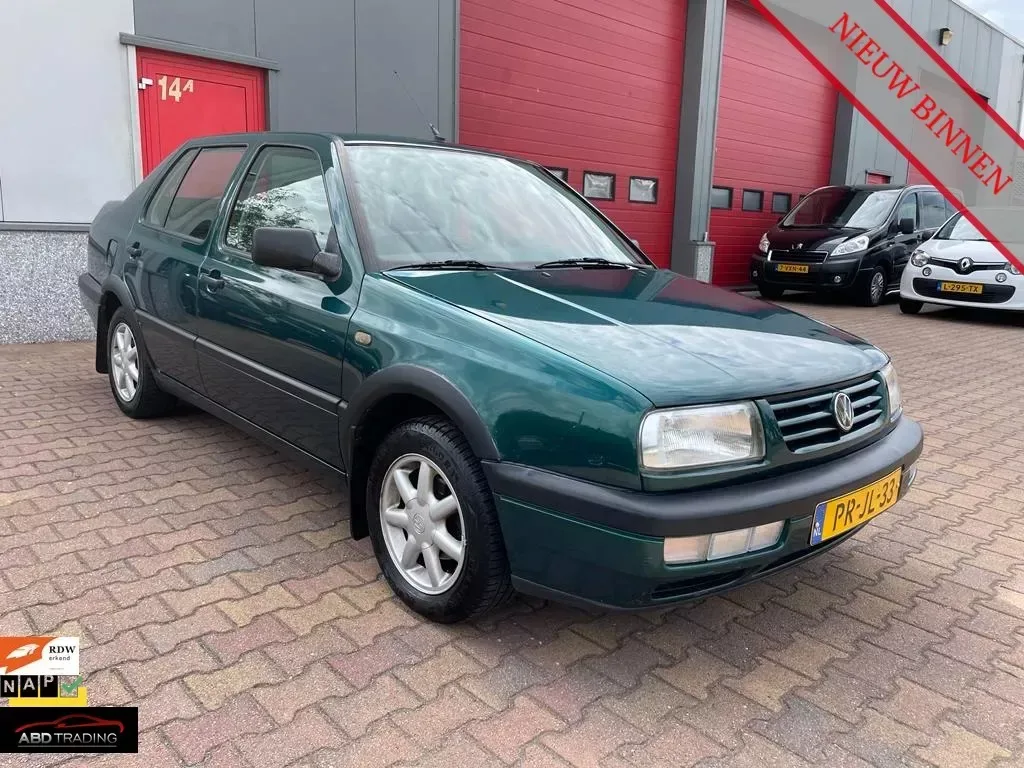 Volkswagen Vento (1996) — foto 1