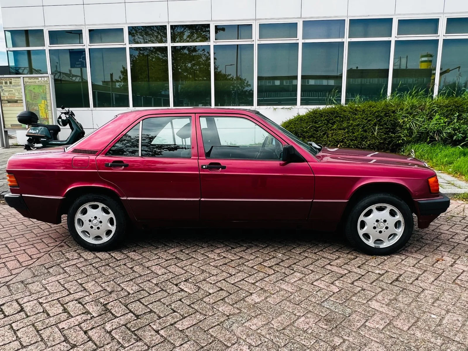 Mercedes-Benz 190-Serie (1990) — foto 1