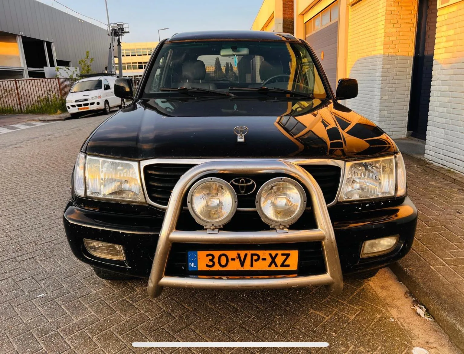 Toyota Land Cruiser 100 (2000) — foto 1