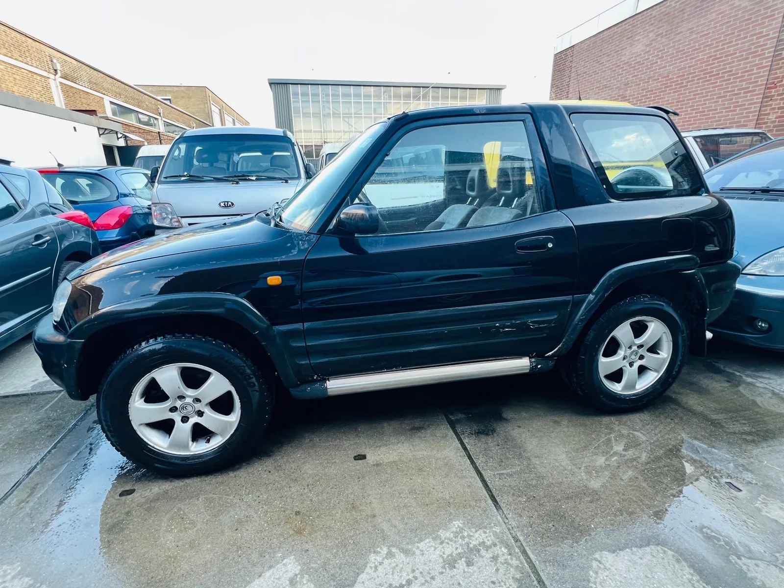 Toyota RAV4 (1996) — foto 1