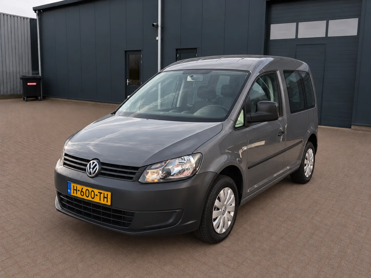 Volkswagen Caddy (2013) — foto 1