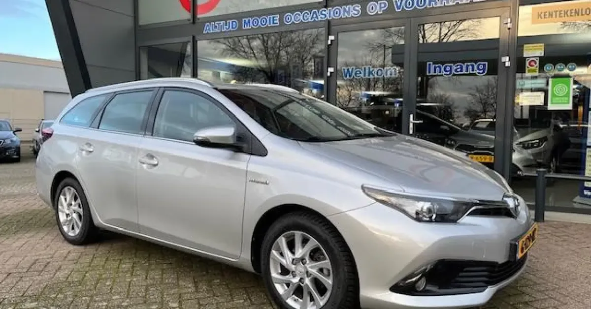 Toyota Auris (2017) — foto 1