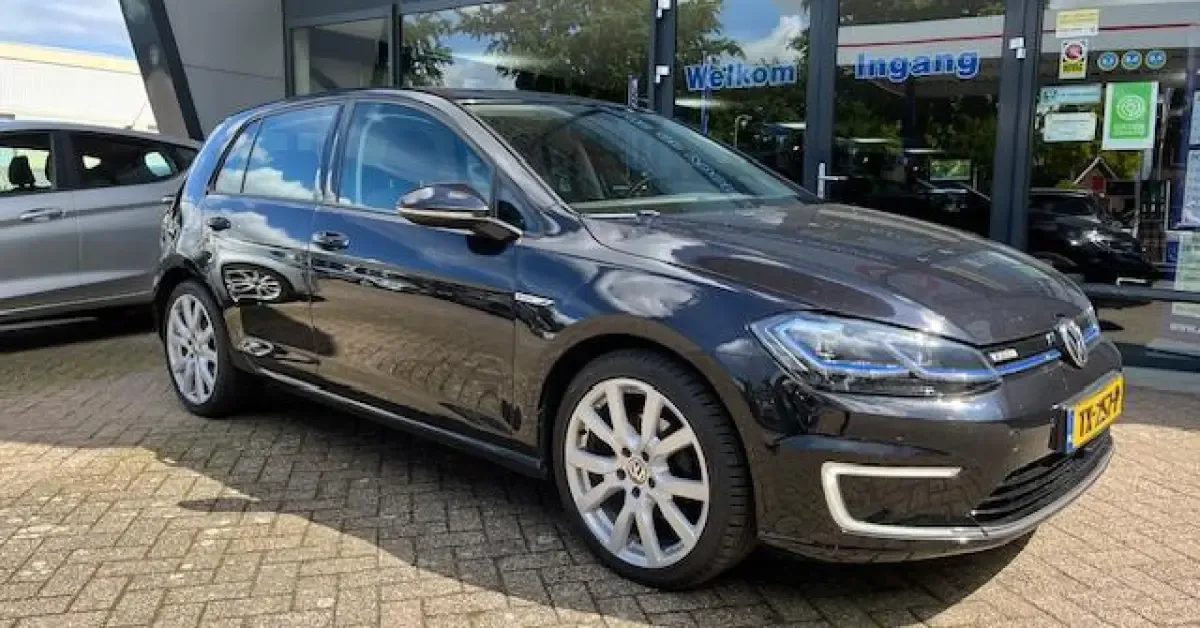Volkswagen E-Golf (2018) — foto 1