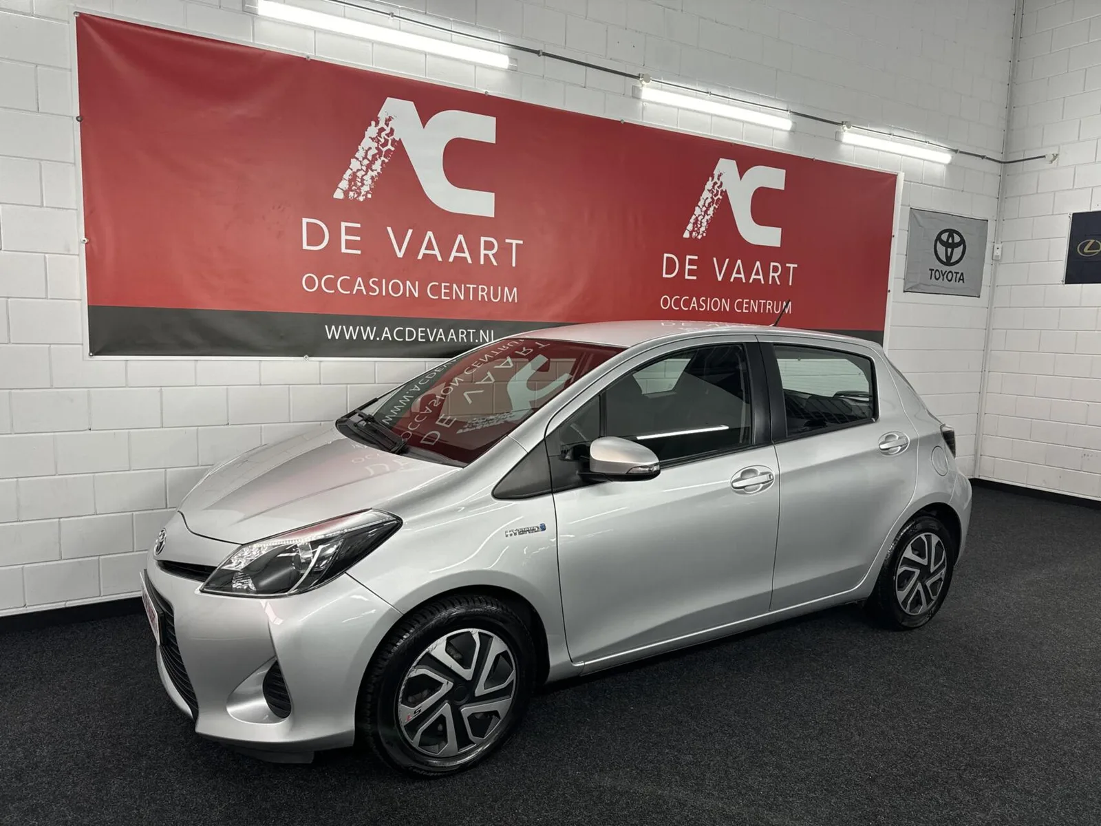 Toyota Yaris (2012) — foto 1