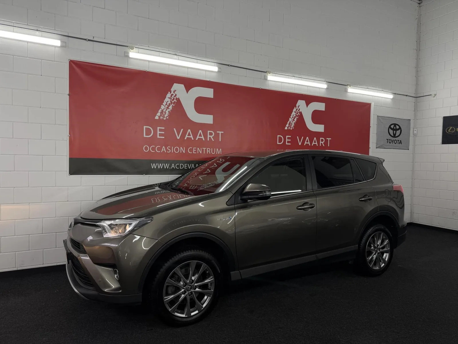 Toyota RAV4 (2017) — foto 1